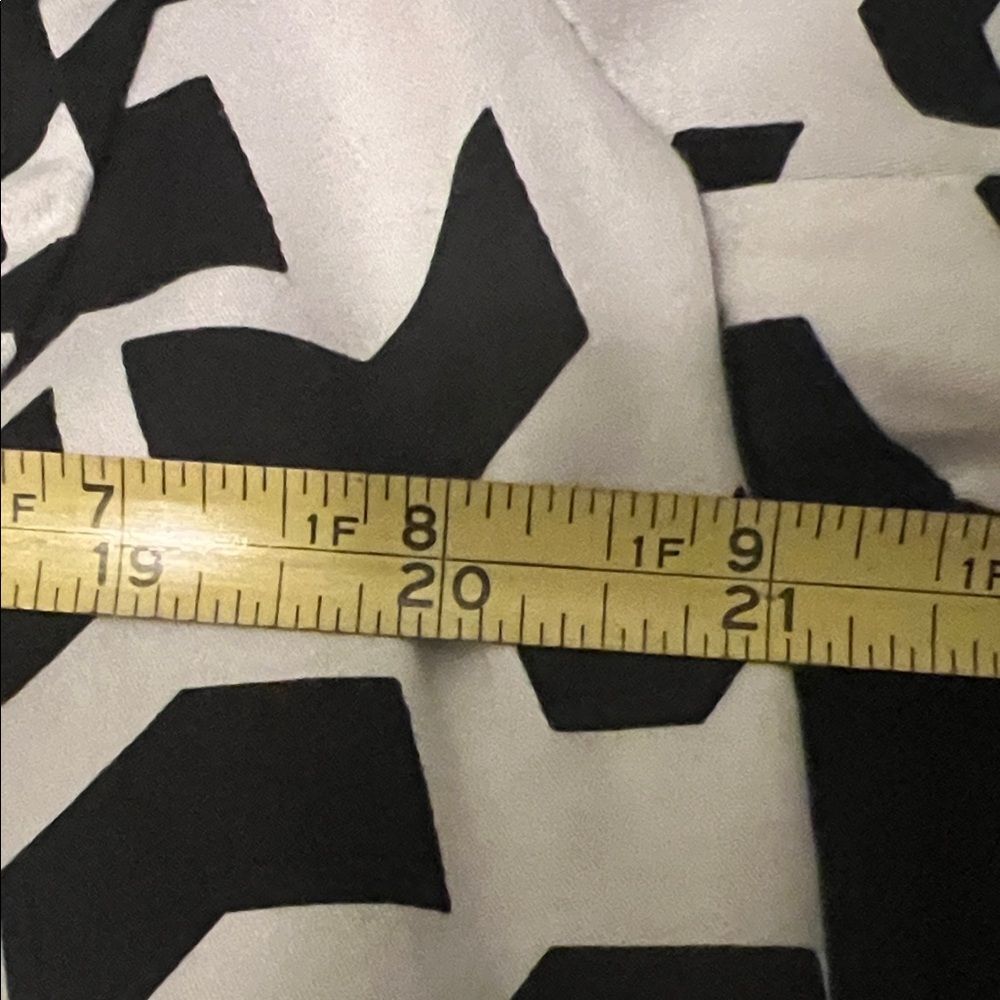 # 0996+ Stylish Abstract Chevron Black & White Women's Jacket “31 X 21” - Picture 5 of 5